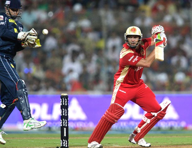 jacques-kallis-of-the-royal-challengers-bats-during-the-ipl-3rd-place-match-between-royal-challengers-bangalore-and-deccan-chargers-played-at-dy-patil-stadium-on-april-24-2010-in-navi.jpeg