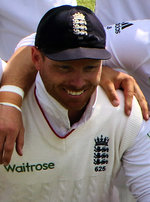 The_England_Cricket_Team_Ashes_2015_(bell_cropped).jpg