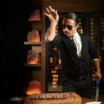 NusrEtRestaurant_SaltBae_NusretGo_kc_e_SteakSalting_0925.0.jpg