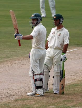 simon_katich_celebrates_halfcentury.jpg