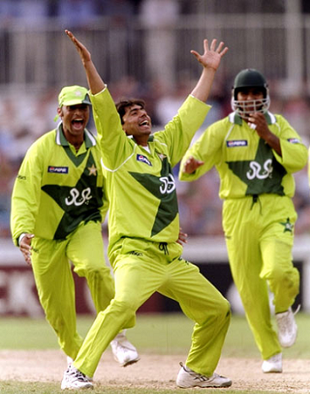 Saqlain-Mushtaq-of-Pakistan-took-hat-trick-in-1999-World-Cup.png