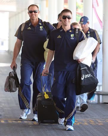 AustralianCricketersPerthAirportBt6.jpg