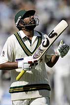 inzamam-142x213.jpg