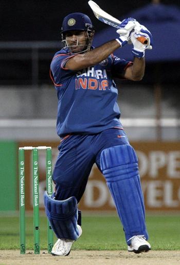 28dhoni1.jpg