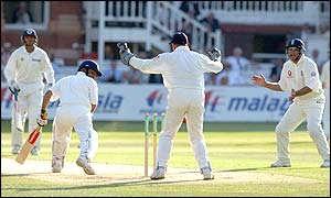 _38160057_sehwag_300out.jpg
