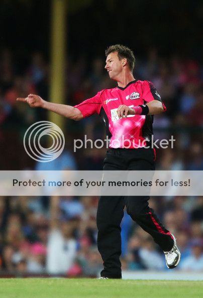 BrettLeeBashLeagueSixersvRenegades2xyaiJCAp4Vl_zpsffe79bf1.jpg