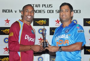 dhoni-300-bravo-odis.jpg