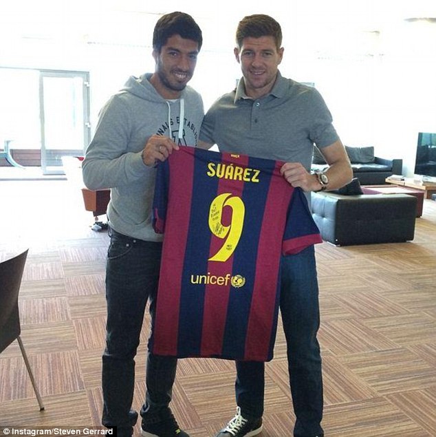 1409568088026_wps_1_Suarez_gerrard_PNG.jpg