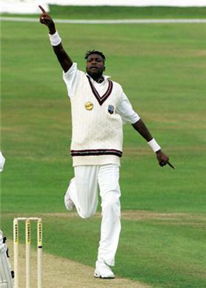 Curtly-Ambrose-Tall-Cricketer.jpg