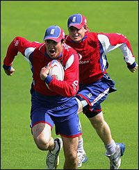 _40719272_bell_pietersen200.jpg