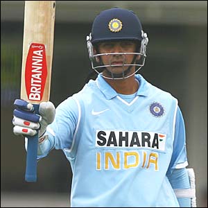 _44081557_dravid300.jpg