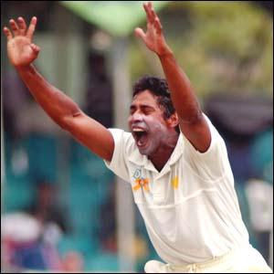 Chaminda-Vaas-Sri-Lanka.jpg