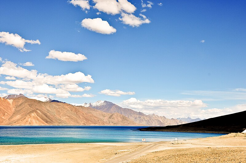 800px-Pangong_lake.jpg