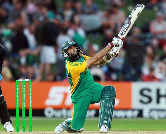 Hashim-Amla-swings-his-bat-in-the-air-in-2nd-ODI.jpg