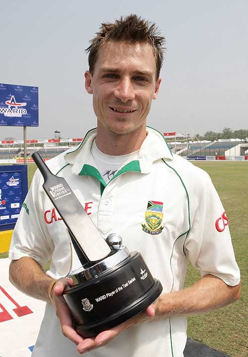 Dale-Steyn-with-Trophy.jpg