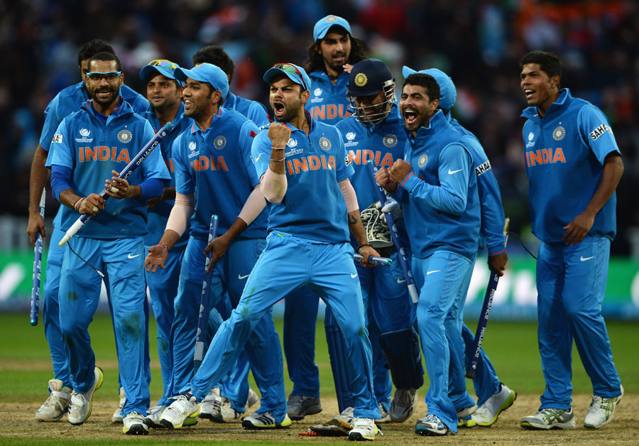 The-jubilant-Indian-team-after-winning-the-Champions-Trophy.jpg